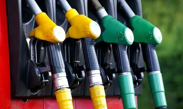 Governo prorroga subvenção ao diesel em R$ 2,12 por litro por 30 dias