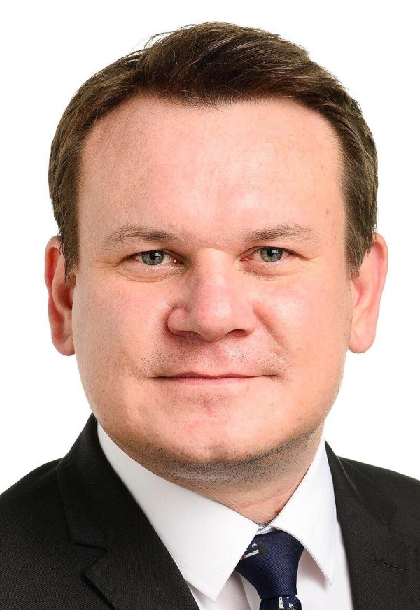 Eurodeputado polonês pede informações sobre brasileiras e fala em deportação