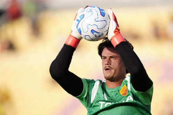 Melhor goleiro do campeonato Italiano, Svilar vive imbróglio e não pode defender nenhuma seleção