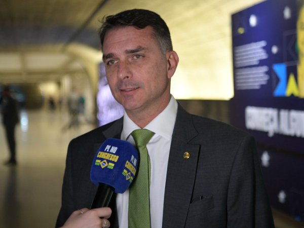 Flávio confirma que vai participar de debates contra Lula: ‘Eu já queria ter participado’