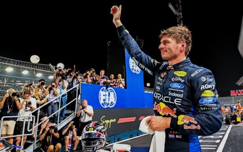 Verstappen conquista segunda pole consecutiva na Fórmula 1; Bortoleto larga em 14º em Singapura