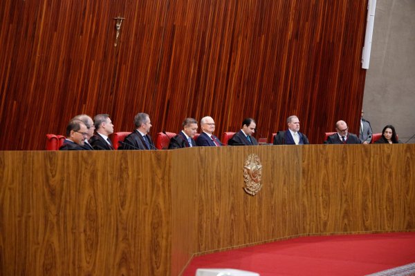 TSE tem 3 a 2 para proibir posts sobre fake news de Nossa Senhora