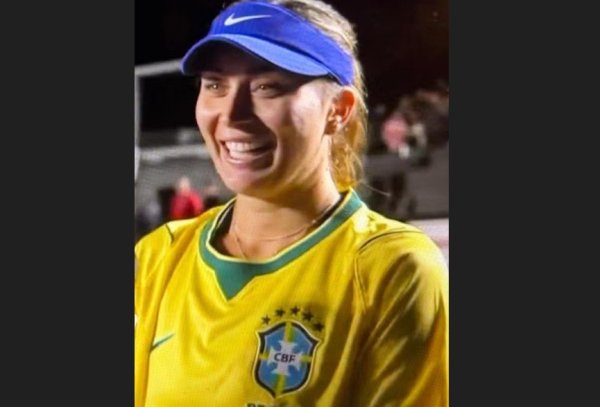 Ex-número 2 do mundo, Paula Badosa avança às oitavas do SP Open e comemora com camisa do Brasil
