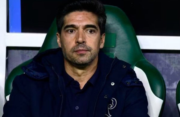 Abel critica limite de jogos para troca de clube no Brasileirão: “Vocês acham justo?”