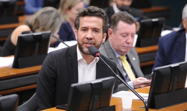 André Janones é internado na UTI após episódio de arritmia cardíaca