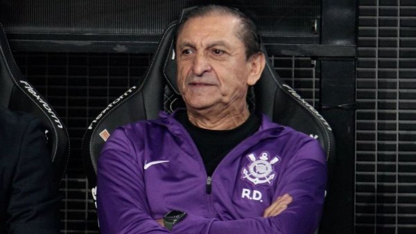 Ramón Díaz surge como possível opção caso Fernando Diniz deixe o Corinthians