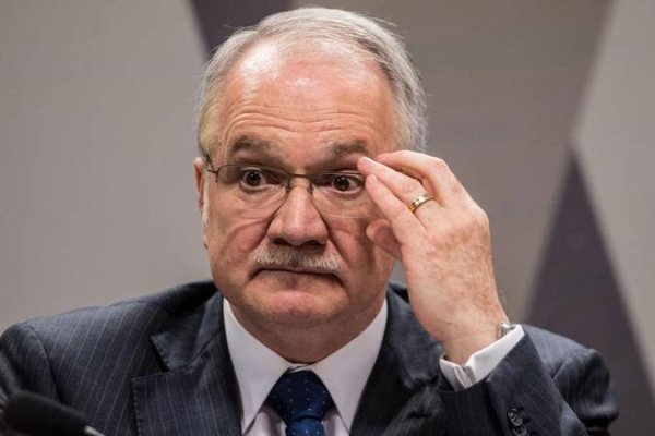 Fachin retira de inquérito das fake news pedido de Moraes contra Mendonça