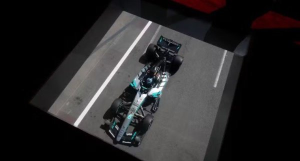 Russell lidera primeiro treino do GP do Azerbaijão; Bortoleto fecha no top 10