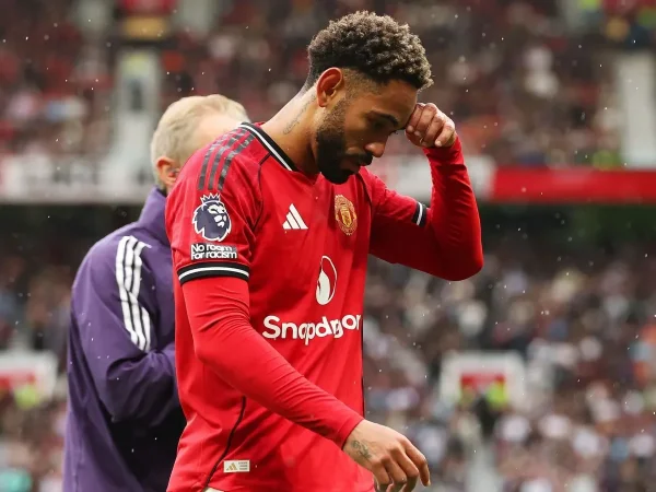 Manchester United de Matheus Cunha e Andrey sofre virada e é eliminado da Copa da Liga