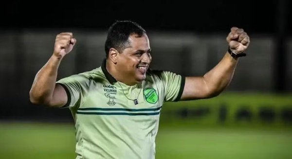Leston Júnior é o terceiro técnico mais longevo do Brasil e busca acesso inédito do Floresta à Série B