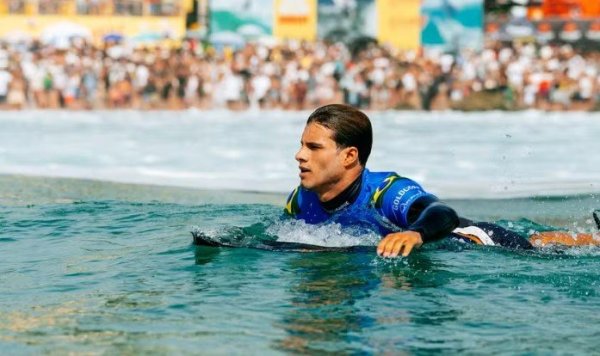 Mateus Herdy vence Gabriel Medina em duelo brasileiro e avança às oitavas em Trestles