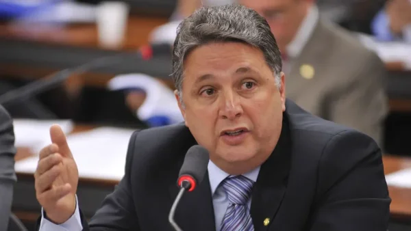 MPE defende que TSE aceite desistência de Garotinho; Decisão pode dar vitória de Ruas no 1º turno