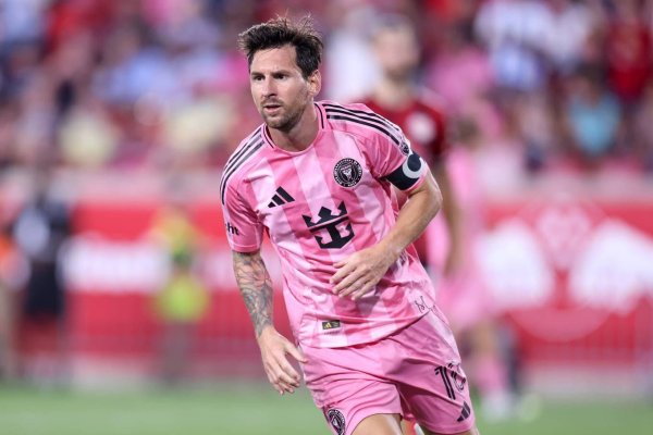 Messi compra clube da segunda divisão da Espanha e amplia seus investimentos no futebol