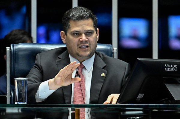 Alcolumbre pauta fim da escala 6x1 para votação no Senado na próxima semana