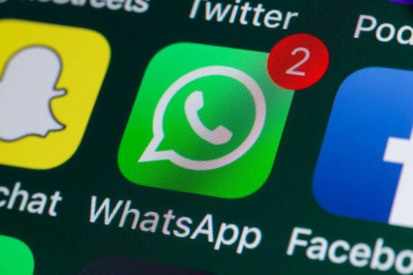 Governo envia mensagens pelo WhatsApp sobre programas sociais durante período eleitoral