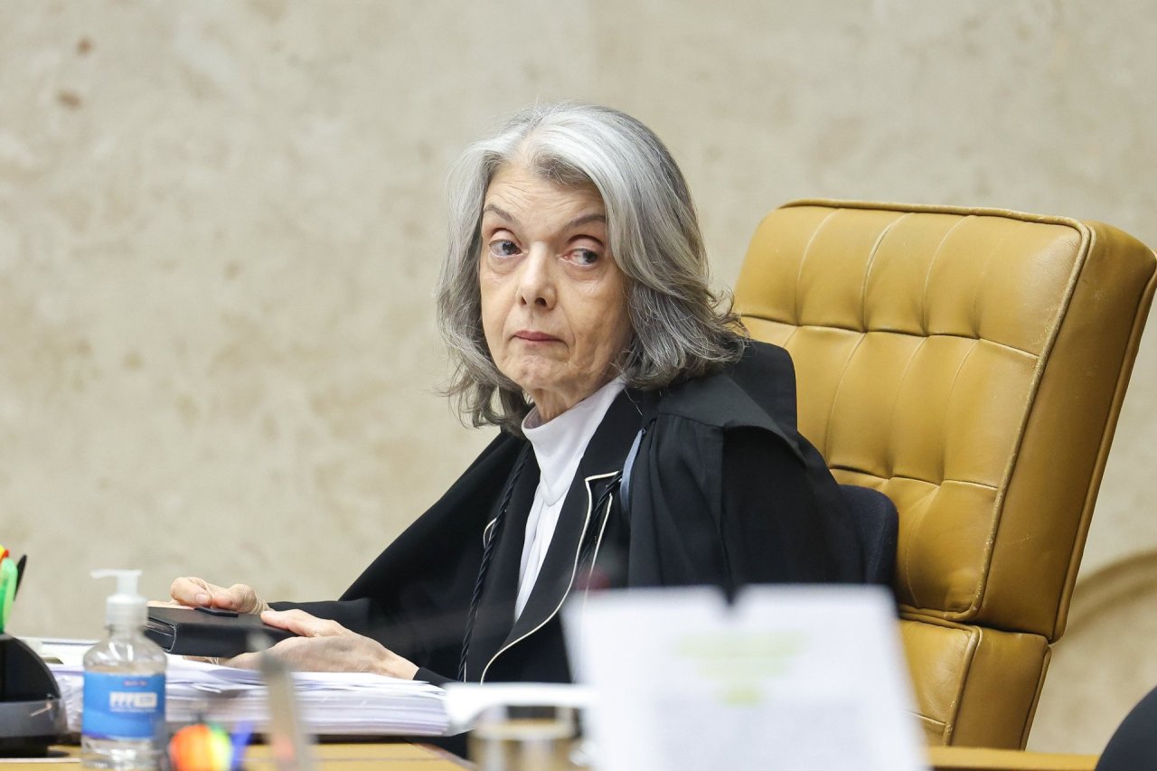 Cármen Lúcia dá 48 horas para TSE explicar transporte interestadual gratuito no 2º turno