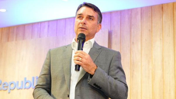Com o objetivo de estimular economia, Flávio promete restabelecer Perse, benefício que auxilia eventos e turismo, encerrado por Lula