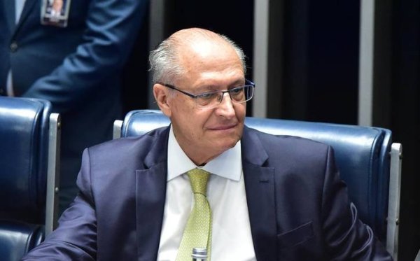 Alckmin chama tarifaço dos EUA de "injusto", mas defende negociação com Trump