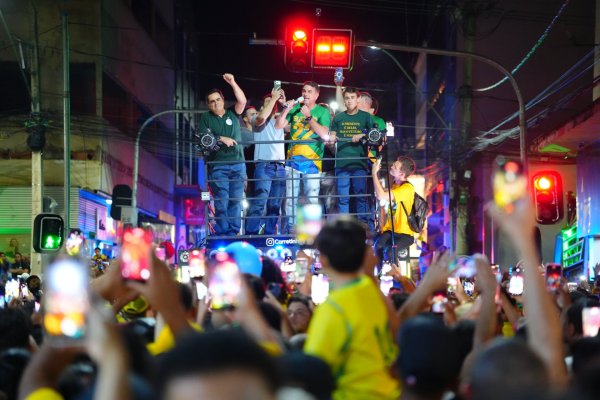 Flávio Bolsonaro leva "Bloquinho do 22" a Vitória e Salvador neste sábado