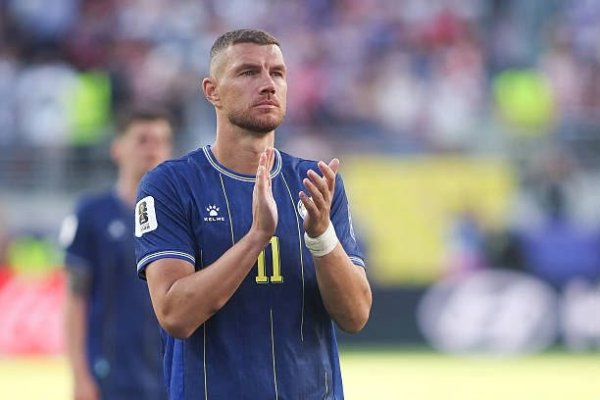 Džeko se despede da Bósnia com empate diante da Suécia e homenagem emocionante