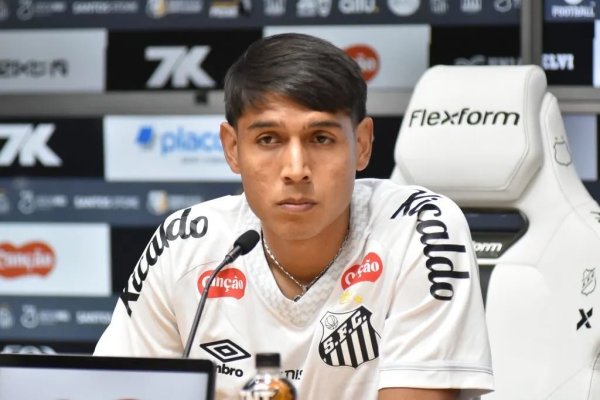 Dívidas por Adonis Frías e Alexis Duarte podem gerar novo transfer ban ao Santos