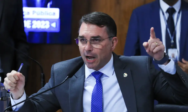 Flávio acusa Moraes, Dino e Alcolumbre de articularem contra ele