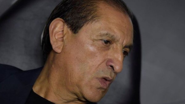 Corinthians abre conversas por Ramón Díaz, mas punição é obstáculo