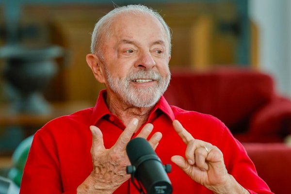 Campanha de Lula aciona TSE contra propagandas de Flávio Bolsonaro