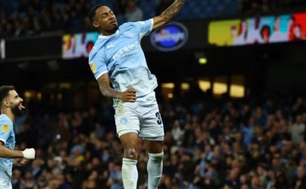 Manchester City goleia Norwich por 5 a 0 e avança na Copa da Liga Inglesa com gol de brasileiro