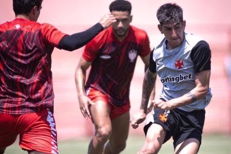Vasco goleia Noroeste em jogo-treino durante a Data Fifa