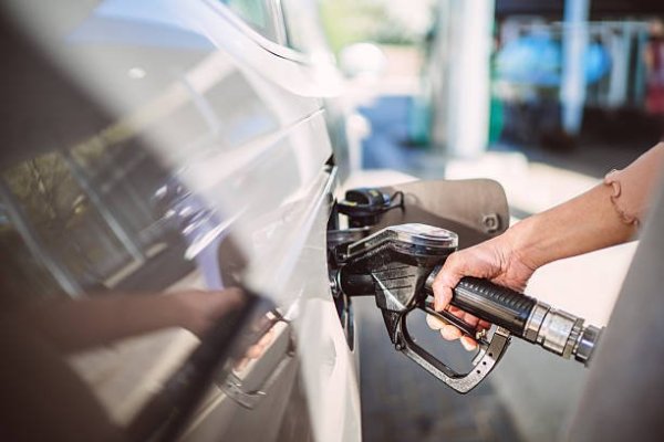 Lei que aumenta penas para furto de petróleo e combustíveis entra em vigor
