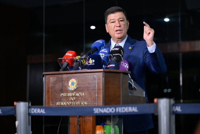 Carlos Viana acusa Alcolumbre de fechar plenário do Senado para impedir debates sobre STF
