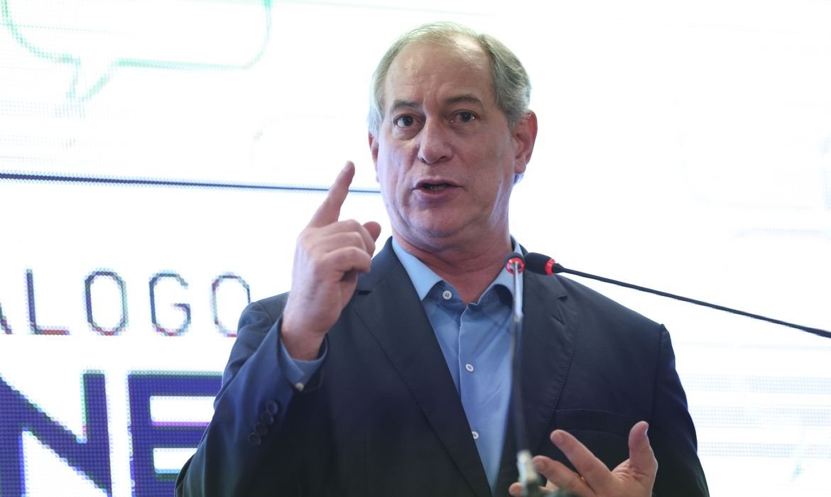 Ciro Gomes pede cassação da chapa de Elmano de Freitas e novas eleições no Ceará