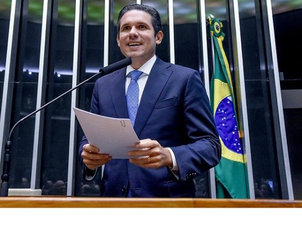 Mensagens da PF mostram que Hugo Motta usava casa de Vorcaro em Brasília