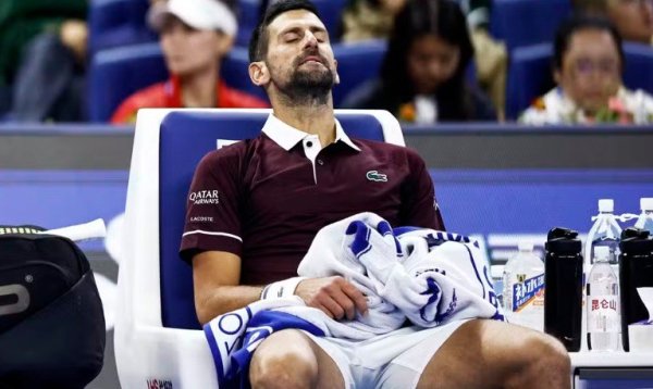 Djokovic passa mal em quadra, mas vence e amplia recorde em Pequim