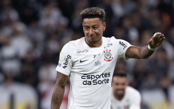 Jesse Lingard sofre fraturas nas costelas, e Corinthians monitora recuperação do atacante