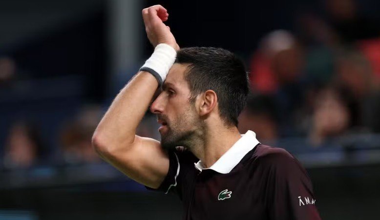 Djokovic cai na estreia do Masters 1000 de Xangai e deixará o top 10 do ranking mundial