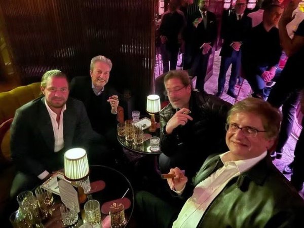 PF encontra no celular de Vorcaro foto ao lado de Gonet em Londres