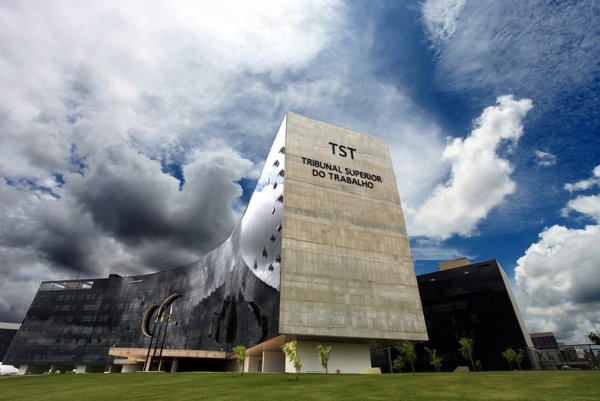 Caixa recorre ao TST contra greve dos funcionários