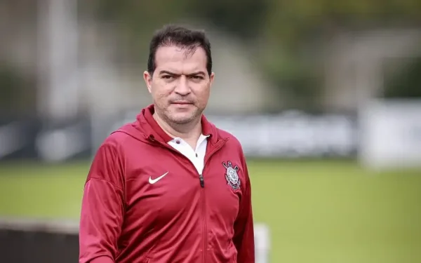 Corinthians respalda Fernando Diniz após eliminação na Libertadores