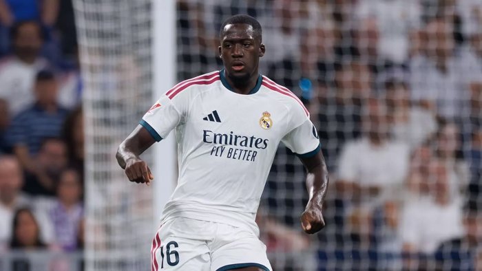 Konaté sofre lesão durante treino da França e vira desfalque no Real Madrid