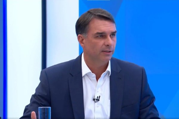 “O maior ajuste fiscal é tirar Lula”, afirma Flávio em sabatina na Globo
