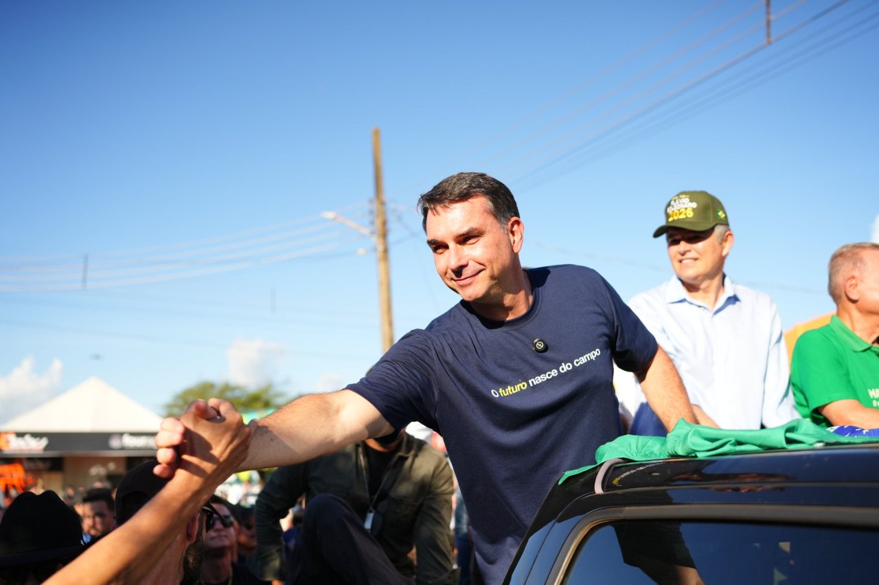 PL amplia busca por fiscais de urna após pedido de Flávio Bolsonaro