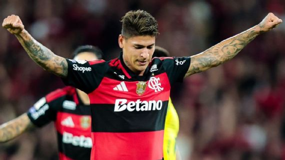 Flamengo derrota o Mirassol no Maracanã e reduz distância para o Palmeiras no Brasileiro