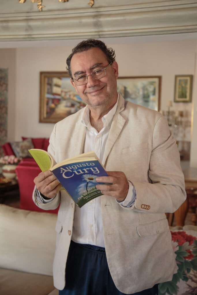 Augusto Cury chega a 11% e alcança dois dígitos em pesquisa para a Presidência