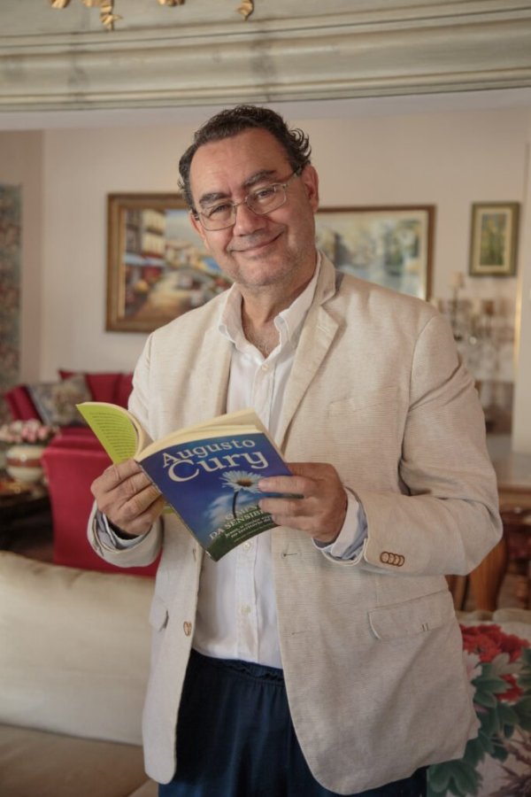 Augusto Cury chega a 11% e alcança dois dígitos em pesquisa para a Presidência