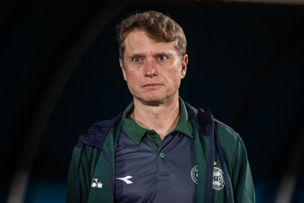 Coritiba demite Fernando Seabra após sete jogos sem vencer no Brasileirão