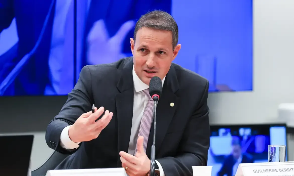 Derrite lidera pesquisa com cenário acirrado para o Senado em SP
