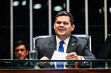 Alcolumbre amplia assistência à saúde para dependentes de ex-senadores