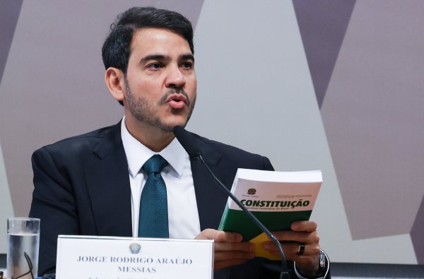 Campanha de Flávio acusa Jorge Messias de usar inteligência artificial para simular apoio a Lula